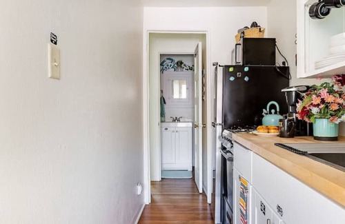 Downtown Tucson Apartamento | Breezy 1BR Retreat – Walk to UofA & Spring Fun!