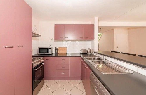 Balmoral Casa | Breezy 4 Bedroom Queenslander in Balmoral