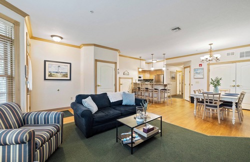 Sheboygan Condominio | New! Breezy Beach - 75 Steps to Lake Michigan!