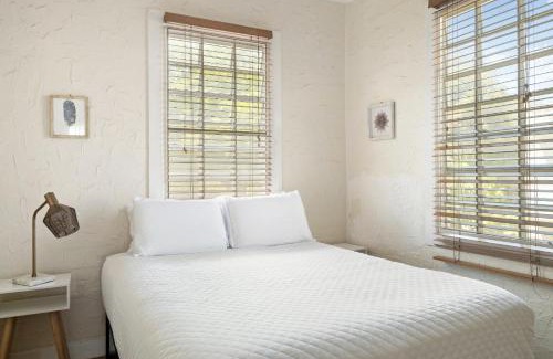Parque Apartamento | Breezy beach apt, steps to the sand! Full AC too - 18 Up