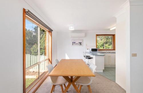 Malua Bay Casa | Breezy Bungalow at Malua