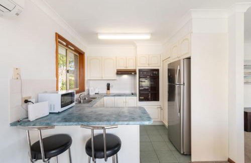 Malua Bay Casa | Breezy Bungalow at Malua