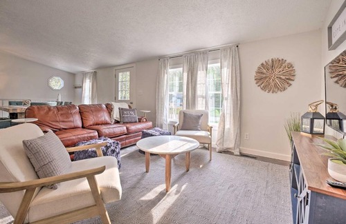 Lake Michigan Beach Casa | Breezy Coloma Getaway with Grill - 1 Mi to Beaches!