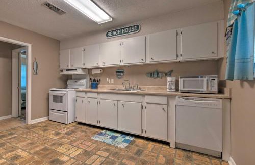 Gulfport Casa | Breezy Gulfport Getaway Less Than 1 Mile to Beach and Casino