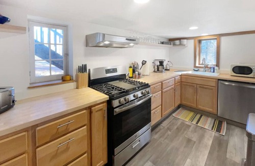 Town of Marbletown Cabina | Breezy Hill 3BR Modern & Quiet Home in Catskills