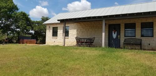 Fredericksburg Cama Y Desayuno | Breezy Hills Cottages - Hill Top Cottage