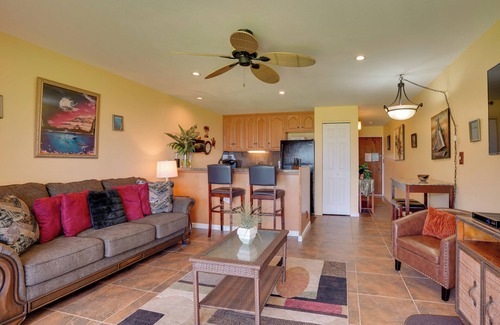 Kaunakakai Condominio | Breezy Kaunakakai Retreat w/ Community Pool!