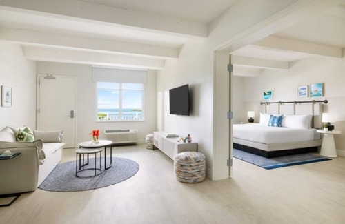 New Town Hotel | Breezy Key West Stay | Renovated Rooms, Pool, Bar & Nightly Fun