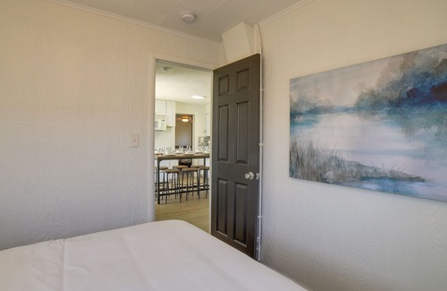 Lake City Cabaña | Easy Breezy Lake City Getaway - Walk to Beach!