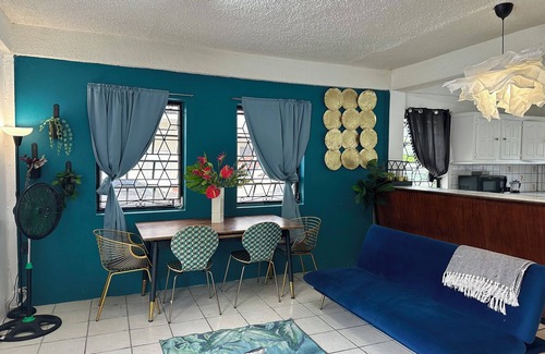 Corinthe Casa | Breezy Lucian Bliss 10 minutes from Centre Attractions!
