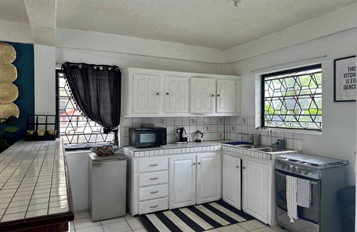 Corinthe Casa | Breezy Lucian Bliss 10 minutes from Centre Attractions!