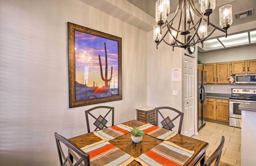 Mesa Condominio | Breezy Mesa Condo w/ Community Pool & Hot Tub!