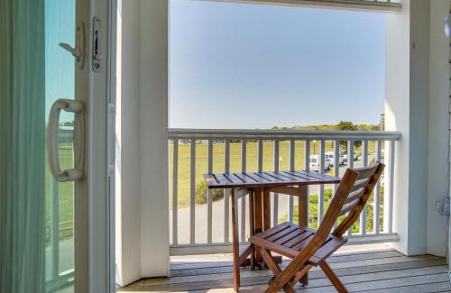 Oak Bluffs Apartamento | Breezy Oak Bluffs Condo - Steps to Inkwell Beach!