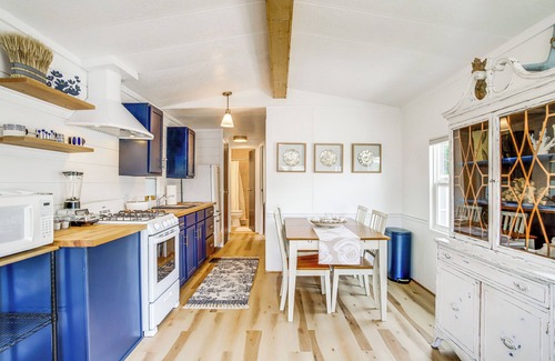 Ocean Pines Cabaña | Breezy Ocean Pines Cottage w/ Patio & Pool Access!
