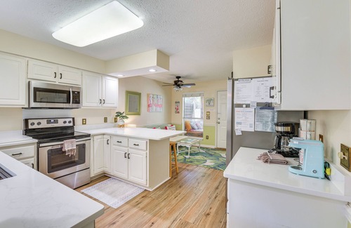 El Centro Beach Casa | Breezy PCB Vacation Rental w/ Lanai, Walk to Ocean