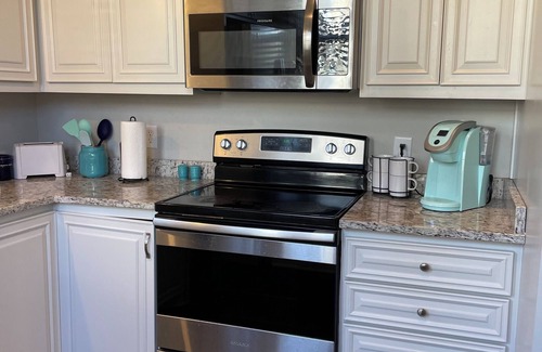 Gilbert Casa | Breezy's Blyss 2 BR Cottage On Lake Murray in Lexington County