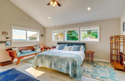 West Hills Apartamento | Bremerton Studio with Bay View Beach Access!