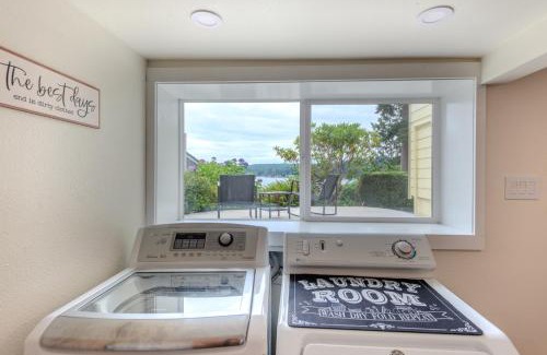 Rollingbay Casa | Bremerton Waterfront Cottage