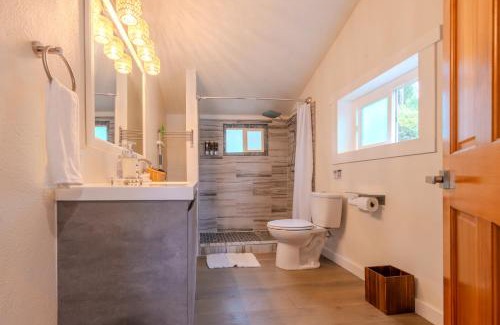 Rollingbay Casa | Bremerton Waterfront Cottage