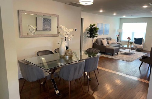 Brentwood Villa | Brentwood de Maria -Cowboy Pool & Dog Friendly