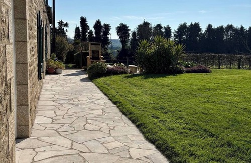 Tredaniel Casa | Breton farmhouse with garden
