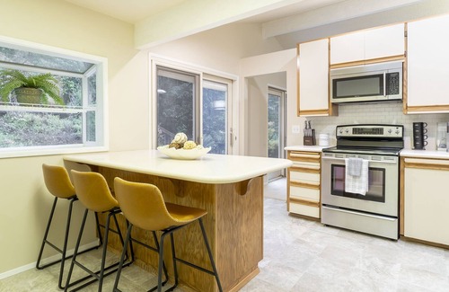 Northeast Bellevue Casa | Bretton Wood home blocks from Microsoft, Lake Sammamish m/s Seattle, Downtown