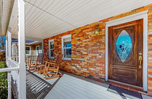 Brevard Casa | Brevard Bungalow