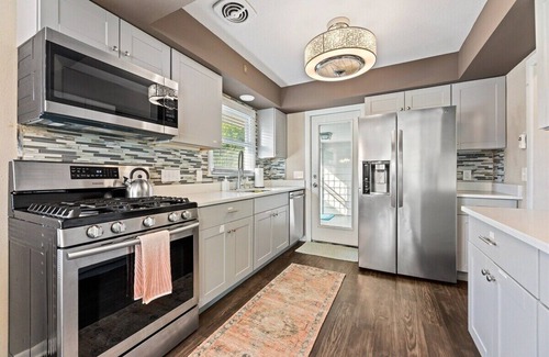 Wauwatosa Casa | Brew City | Game Room | Fenced Yard | Sleeps 13!