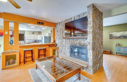 Woodmoor Casa | Breweries, Hiking Trails & Museums: Monument House