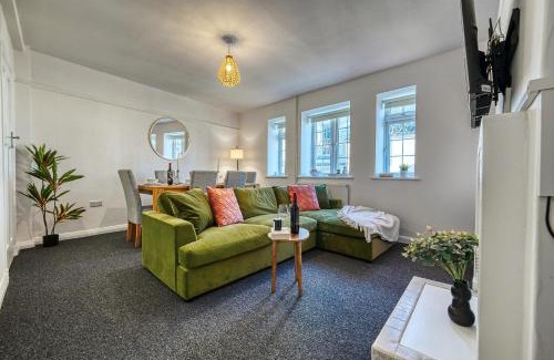 Cirencester Apartamento | Brewery Loft - 3 Bedroom Bright Spacious apartment in the centre of town, Wifi, Netflix