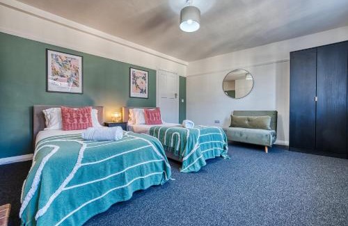 Cirencester Apartamento | Brewery Loft - 3 Bedroom Bright Spacious apartment in the centre of town, Wifi, Netflix
