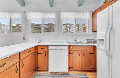 Bluewater Cabaña | Brewster Beach House: Steps From The Beach In Southcott!