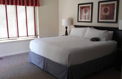 Brewster Complejo | Brewster Green Resort 3-bedroom unit w/2 pools-one indoor, hot tub, fitness room
