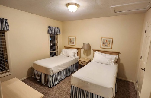 Brewster Complejo | Brewster Green Resort 3-bedroom unit w/2 pools-one indoor, hot tub, fitness room