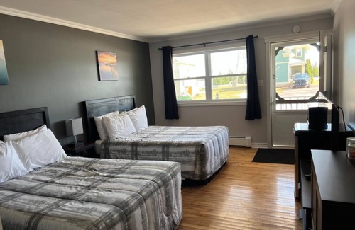 Alberton Hotel | Briarwood Coastal Cottages & Lodge
