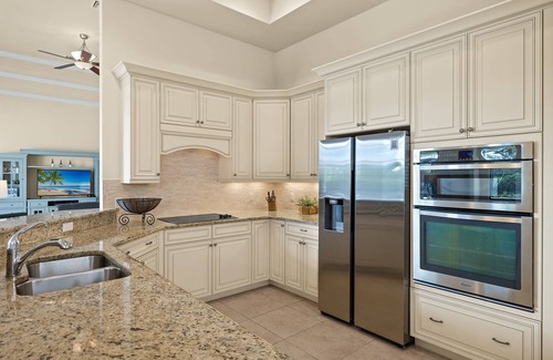 Central Naples Casa | Briarwood: Home w/two primary suites-saltwater pool/spa & outdoor kitchen & entertaining area w/TV