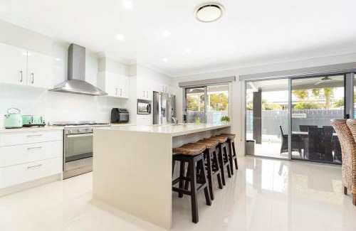 Bongaree Casa | Bribie Breeze Family Retreat with Pool & BBQ