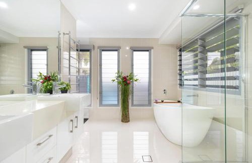 Bongaree Casa | Bribie Breeze Family Retreat with Pool & BBQ