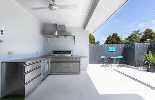 Bongaree Casa | Bribie Breeze Family Retreat with Pool & BBQ