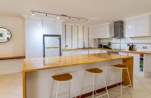 Bellara Casa | Bribie Escape, Top Floor Unit with Waterviews