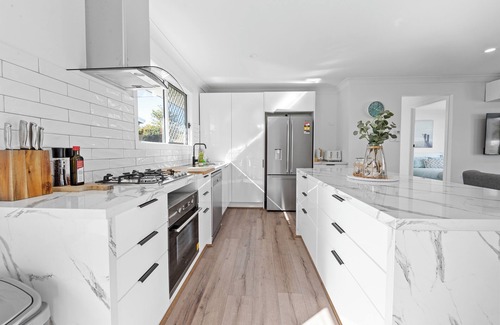 Bellara Casa | Bribie Island Beachside Luxury Holiday House w/ Games Room, Pool Table, Aircon