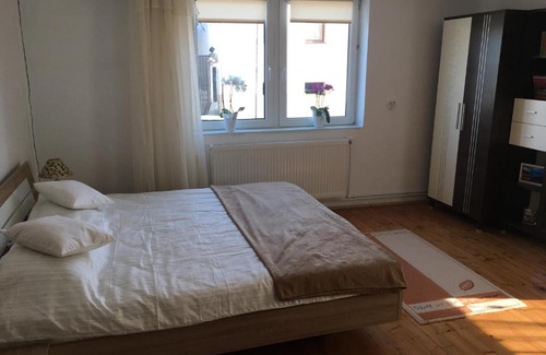 Cristian Apartamento | BRICK AIRPORT