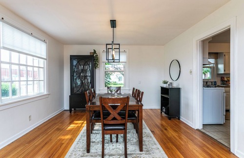 Edwardsville Casa | Brick B&B - Entire House in Downtown Edwardsville