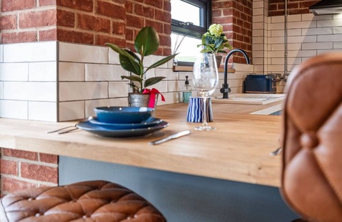 Cropthorne Casa | Brick Barn - Luxury Barn Conversion by River Avon