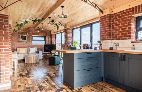 Cropthorne Casa | Brick Barn - Luxury Barn Conversion by River Avon