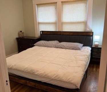 Northeast Reno Apartamento | Brick Bungalow 1 block to I80 charmingly renovated