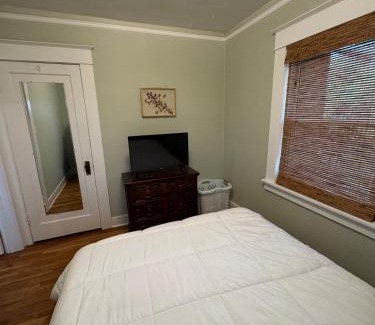 Northeast Reno Apartamento | Brick Bungalow 1 block to I80 charmingly renovated
