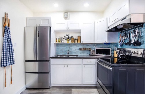 Central Naples Casa | Brick Enclave with Mini Golf & SPA, 5mins to beach