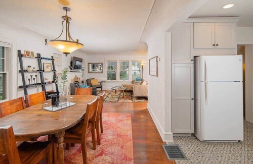 Appleton Casa | -Brick House Charm - 4 br, 3 bath