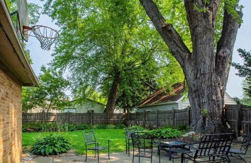 Appleton Casa | -Brick House Charm - 4 br, 3 bath